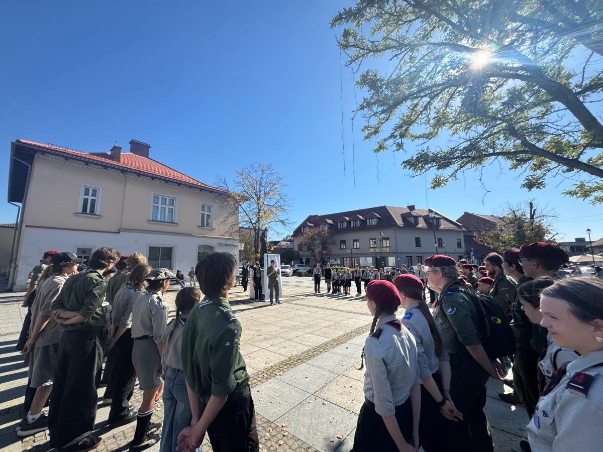 apel na zakończenie Rajdu na rynku w Krzeszowicach