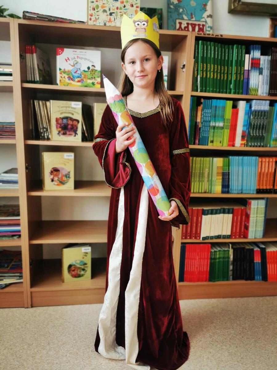 Uczniowie klas pierwszych zostali oficjalnie czytelnikami  szkolnej biblioteki