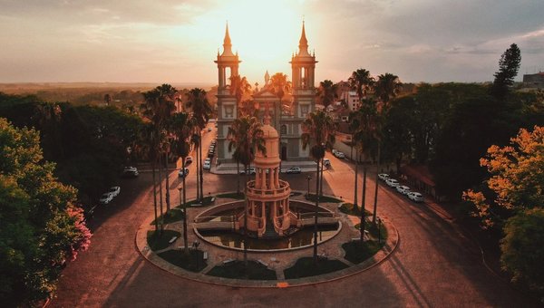 Prefeitura de Aral Moreira (MS): imagem ilustrativa do concurso público 2026 com vagas, salários e edital publicado