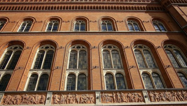 Concurso Prefeitura de Corumbá (MS): 9 vagas de professor com salário de R$ 6,9 mil