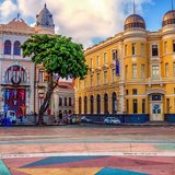 Casarões históricos coloridos em Pernambuco