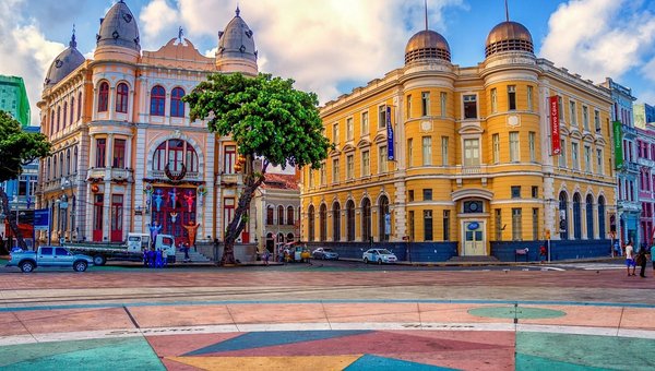 Casarões históricos coloridos em Pernambuco