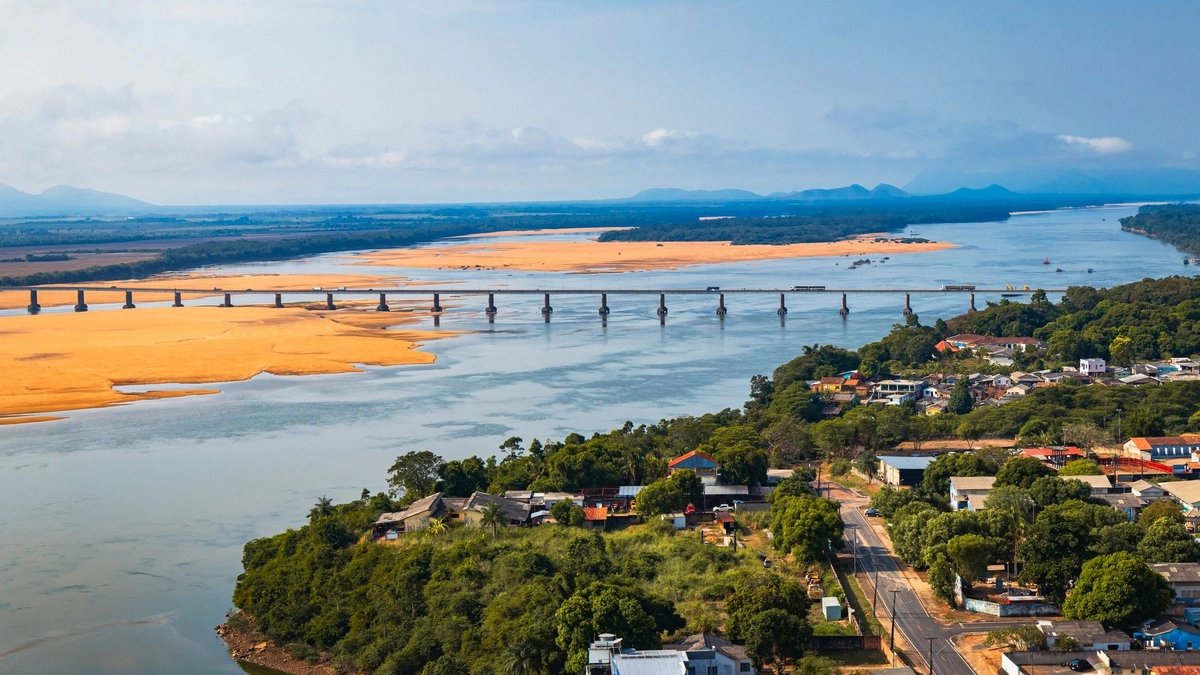 Visão geral do certame da Câmara Municipal de Rio Branco, destacando cargos e remuneração.