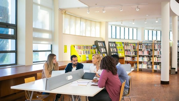 Concurso Embu das Artes: 74 vagas na educação e salários de até R$ 4.166