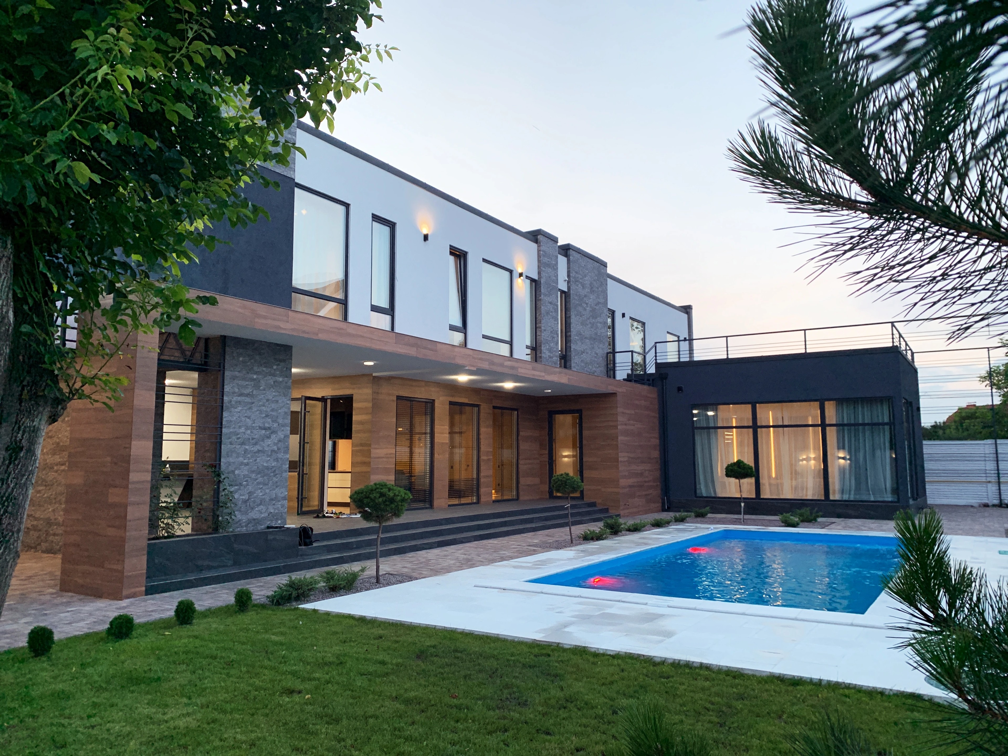 Poolside Residence — Приватна резиденція, Київ, Україна