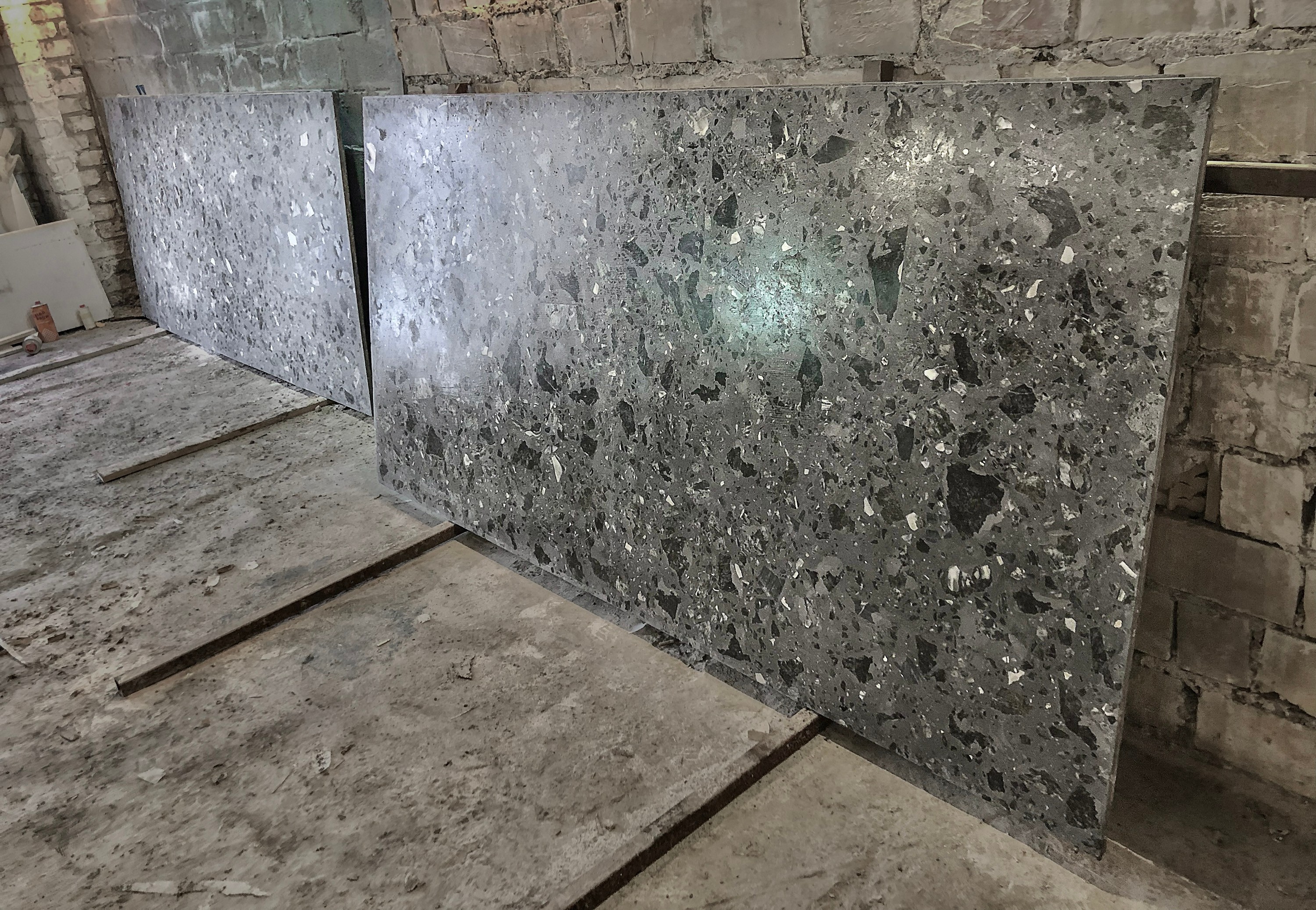 Custom large-format stone slabs 1000×2000 mm developed for a private residence interior design