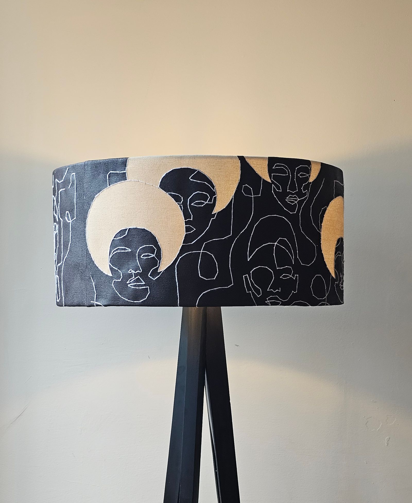 Qedamawi Floor Lamp - Image 1