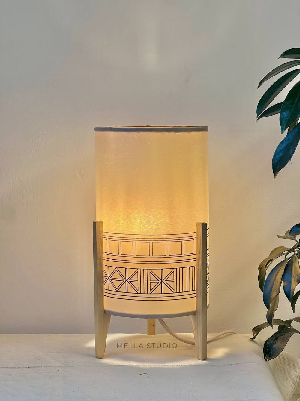 Zewd Table Lamp