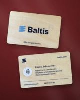 Carte de visite NFC personnalisée pour Baltis, recto et verso, couleur bordeaux