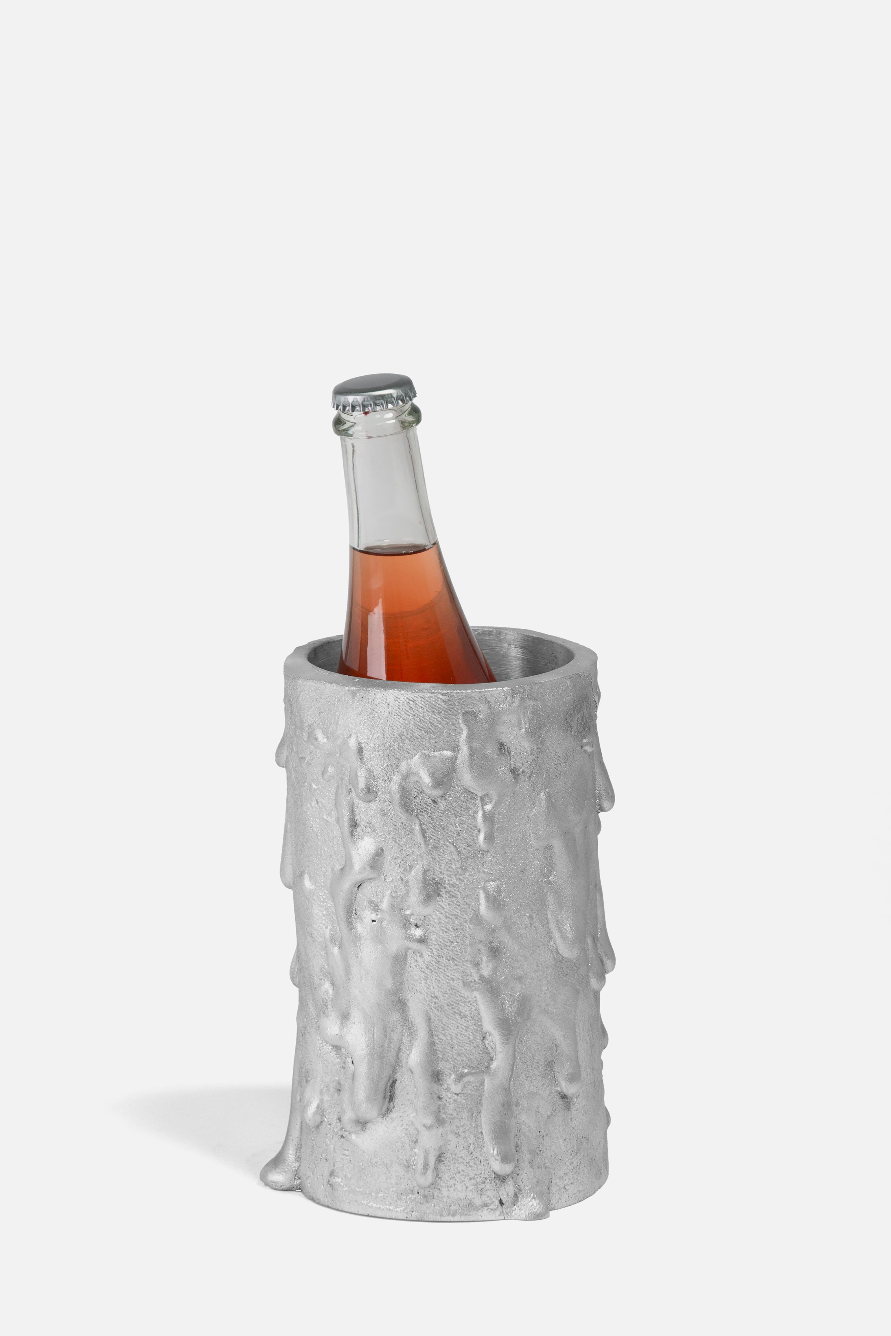 Aleni aluminum vase AS-04 with chilled bottle of rose wine, product image