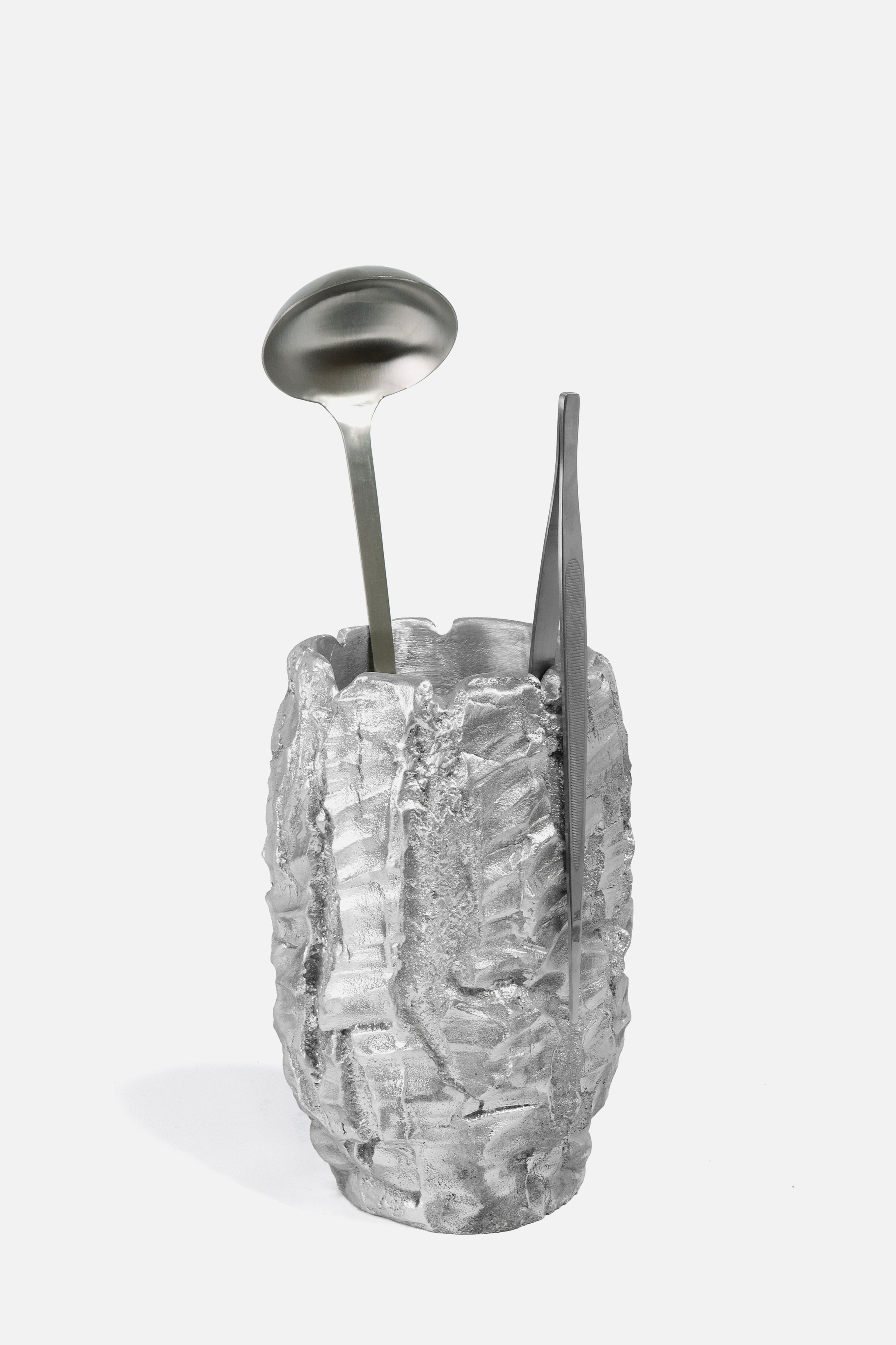 Aleni aluminum vase AS-02 with kitchen utensils, product image