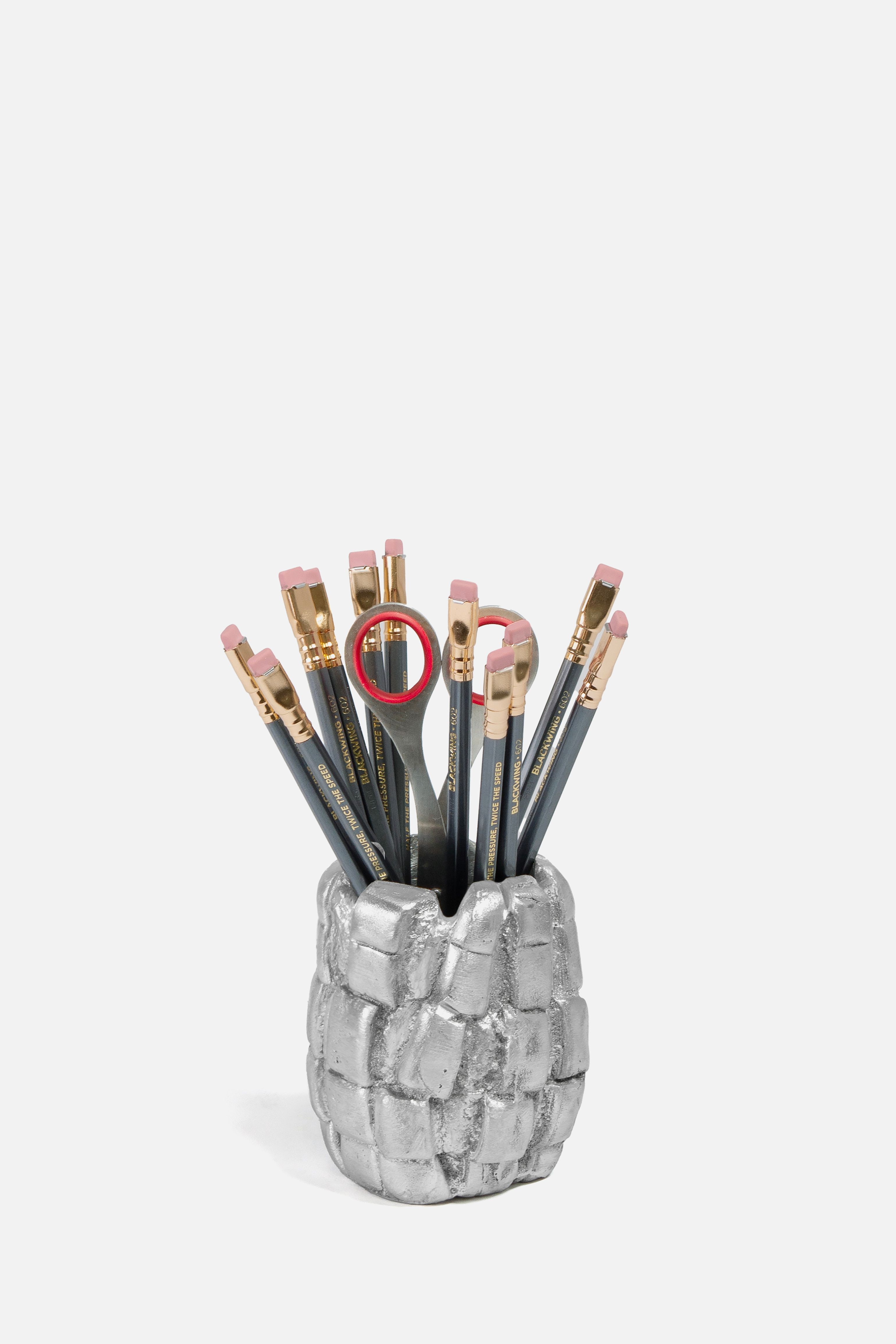 Aleni aluminum cup AS-03 with pencils and scissors, product image