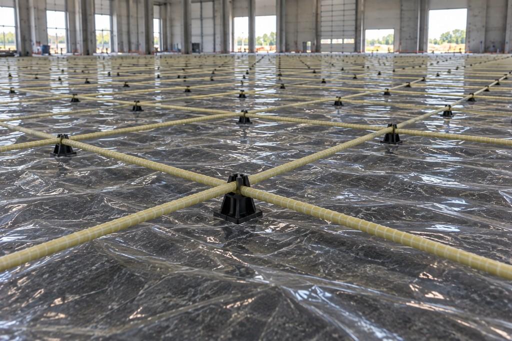 Glass-fibre reinforcement mesh installed for an industrial concrete floor