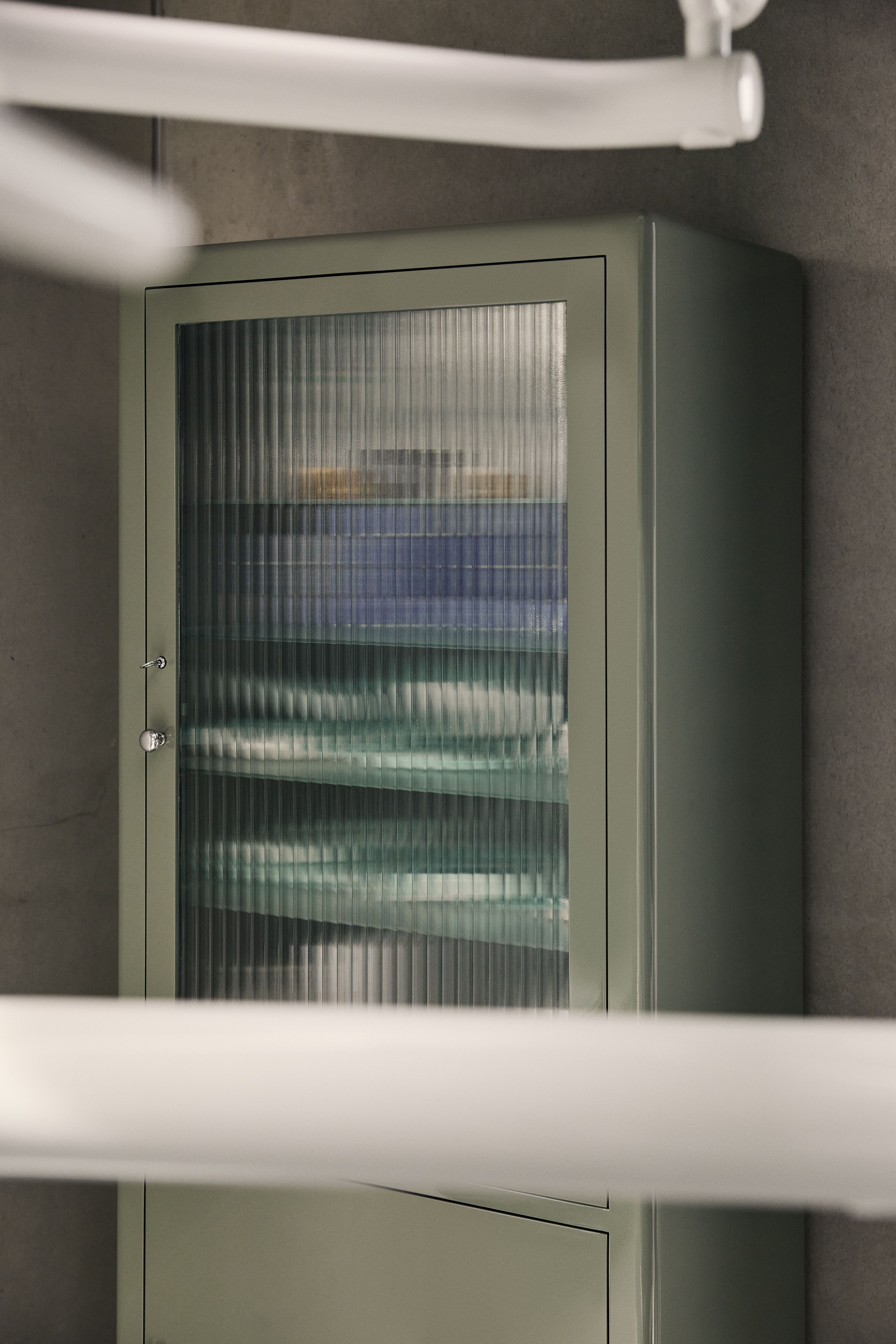 Die harmonische Farb- und Materialwahl in den Behandlungsräumen der Zahnarztpraxis Kempten unterstützt ein entspanntes Behandlungserlebnis.