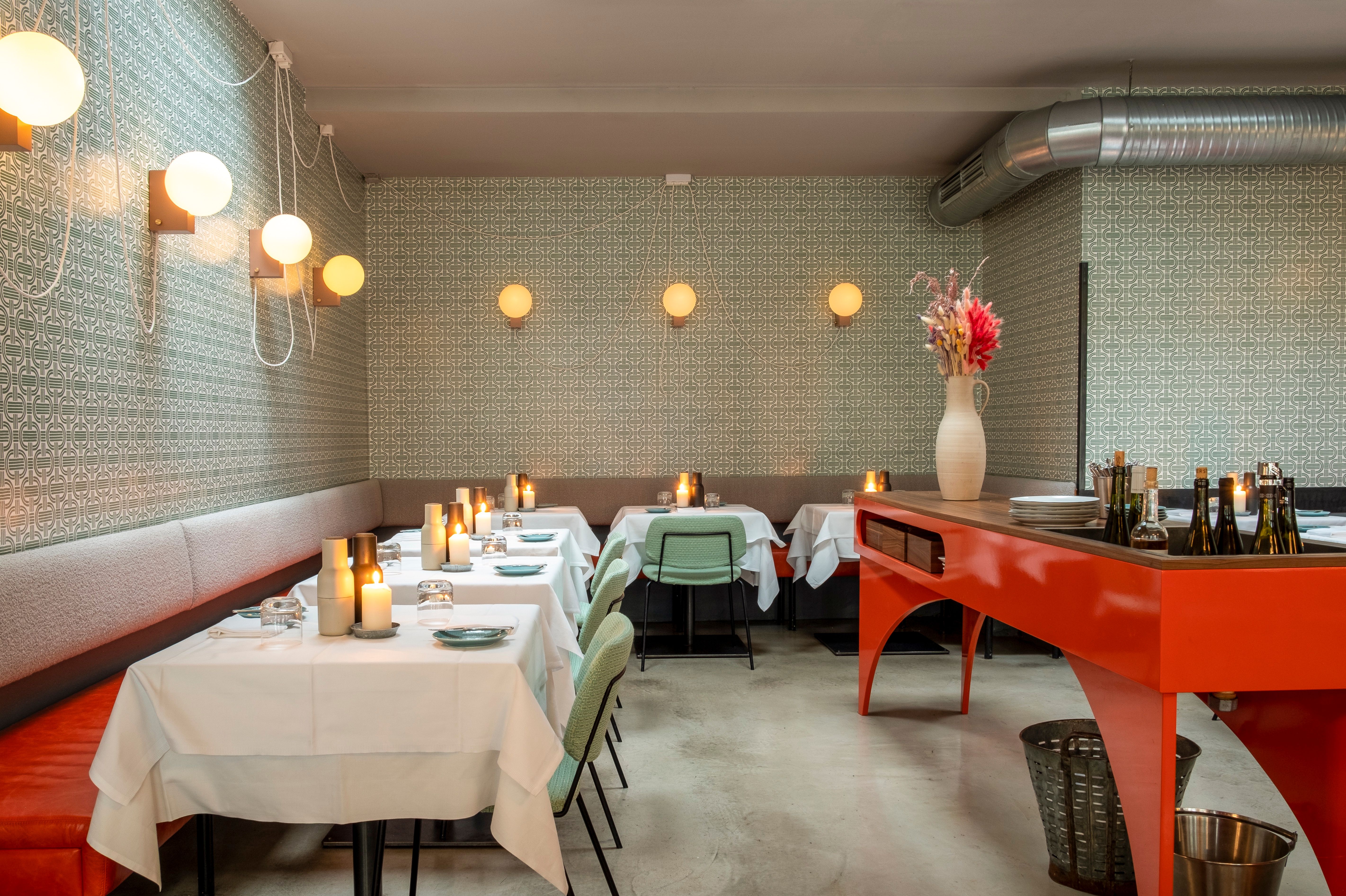 Das Interior Design der Restaurantzone verbindet funktionale Abläufe mit einer ruhigen, harmonischen Farb- und Materialwelt.