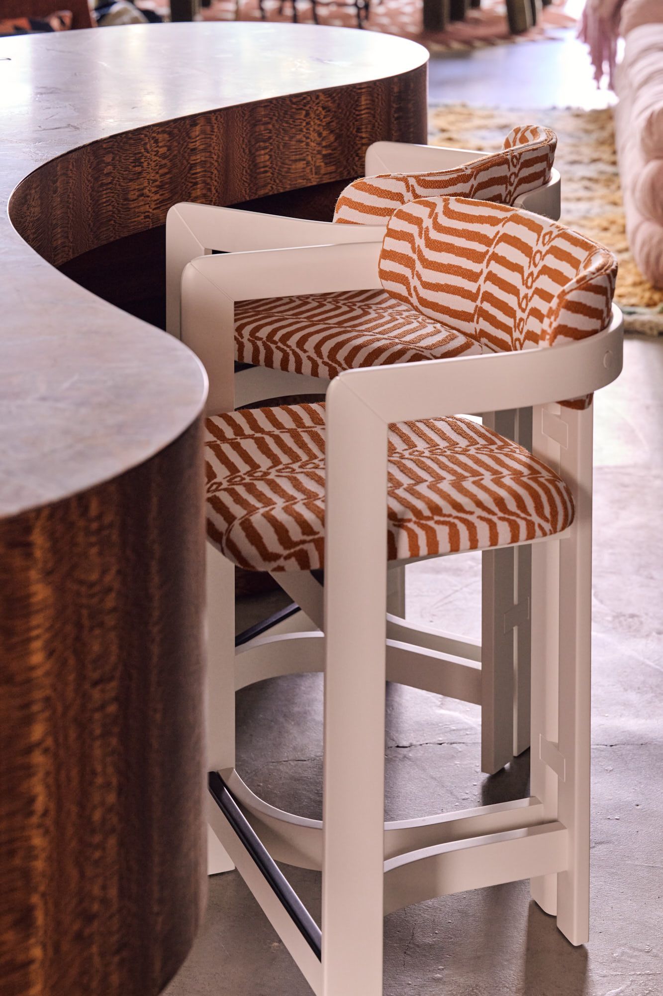 Die im Showroom präsentierten Stühle von Gallotti & Radice stehen für exklusives italienisches Design und unterstreichen die hochwertige Interior-Inszenierung bei Stephanie Thatenhorst.