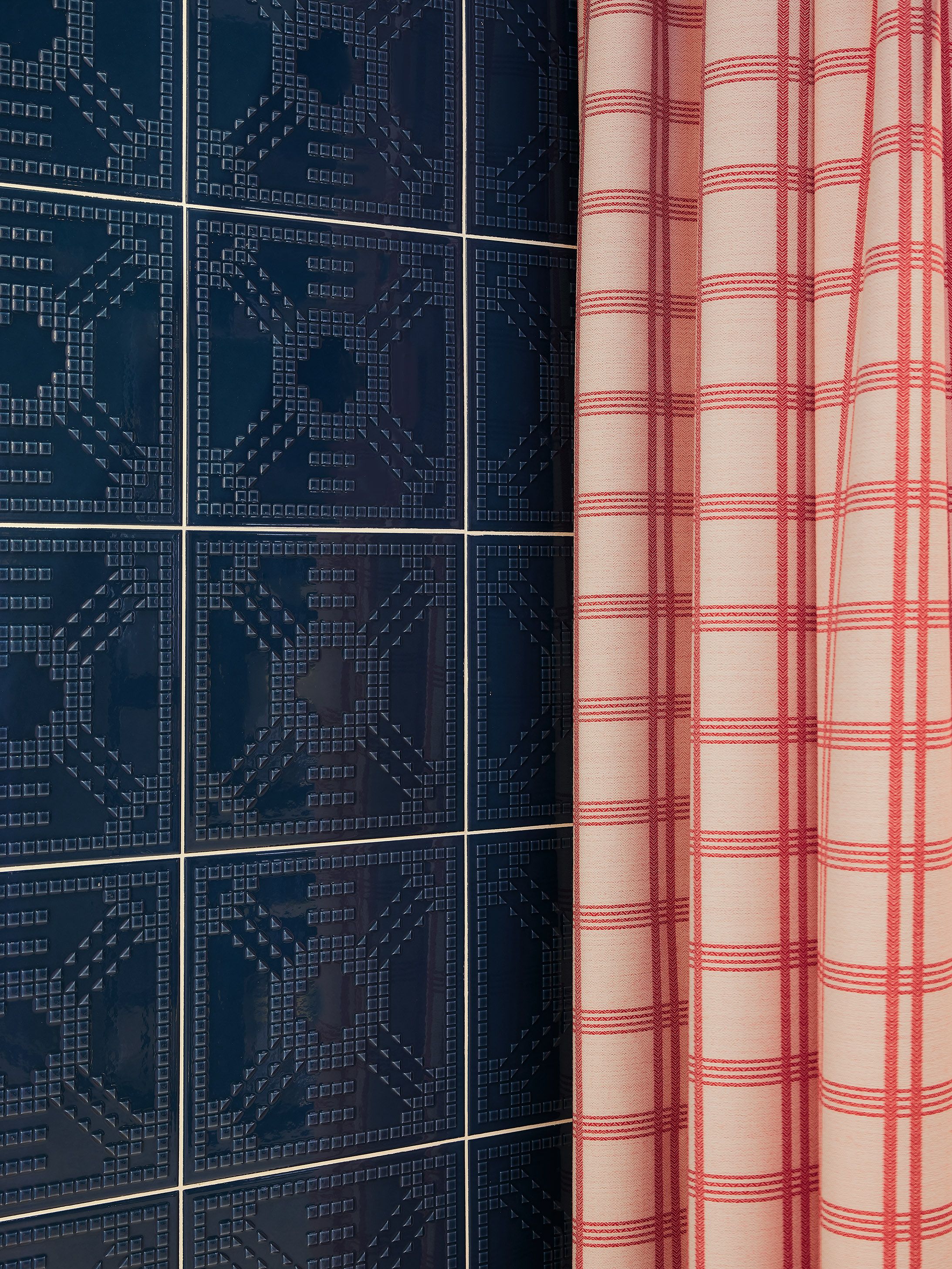 Das ganzheitliche Interior Design von Stephanie Thatenhorst verbindet im Benediktiner Weissbräuhaus traditionelle Brauhaus-Identität mit zeitloser architektonischer Klarheit.