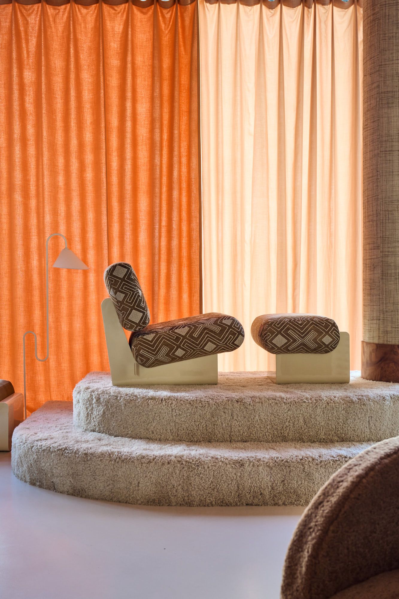 Stilvoll inszenierte Designmöbel und charakterstarke Materialien prägen den exklusiven Showroom und unterstreichen das außergewöhnliche Interior-Konzept von Stephanie Thenhorst.