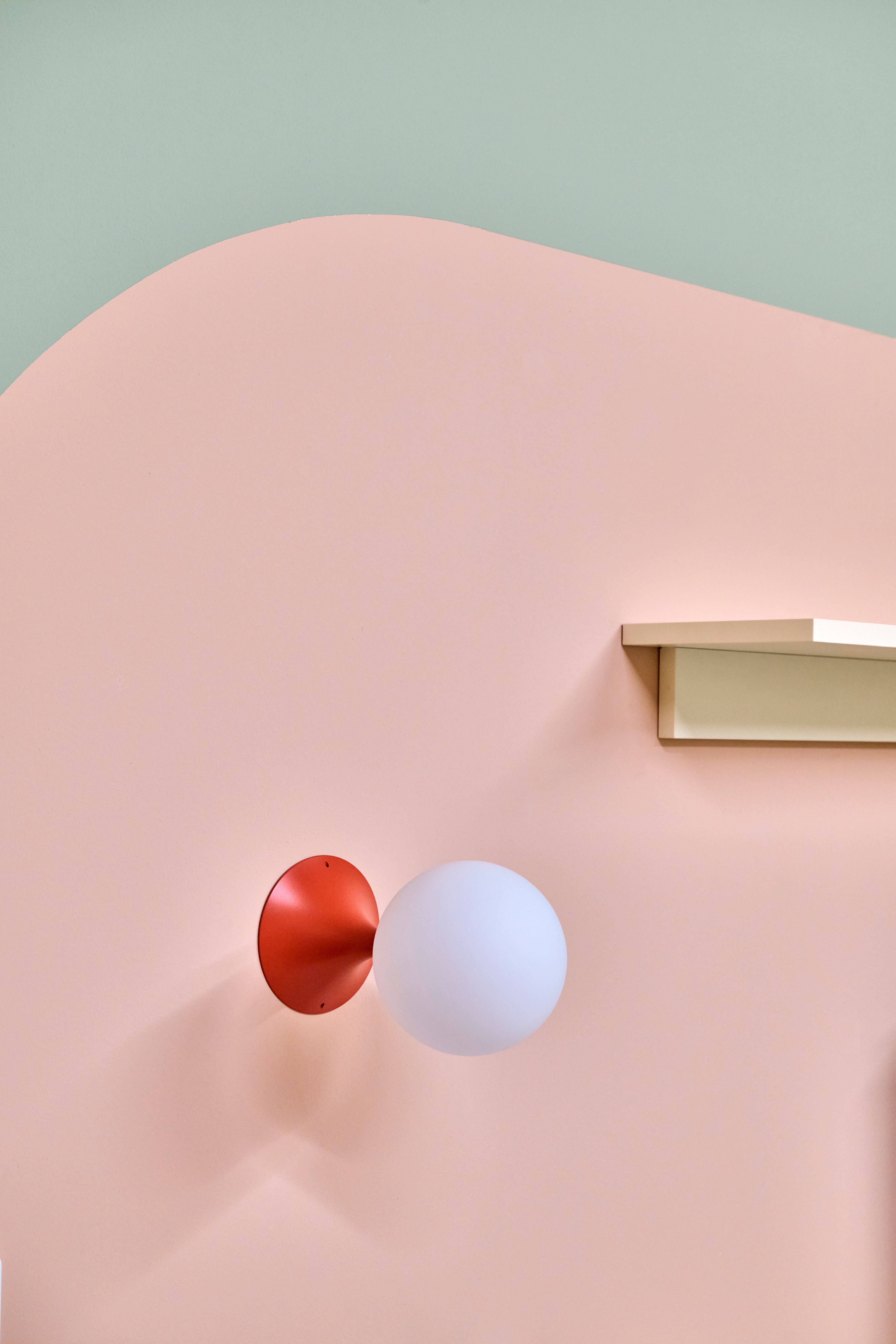 Grafische Wandgestaltung in Pastell, umgesetzt von Stephanie Thatenhorst für Lieblingszahnarzt