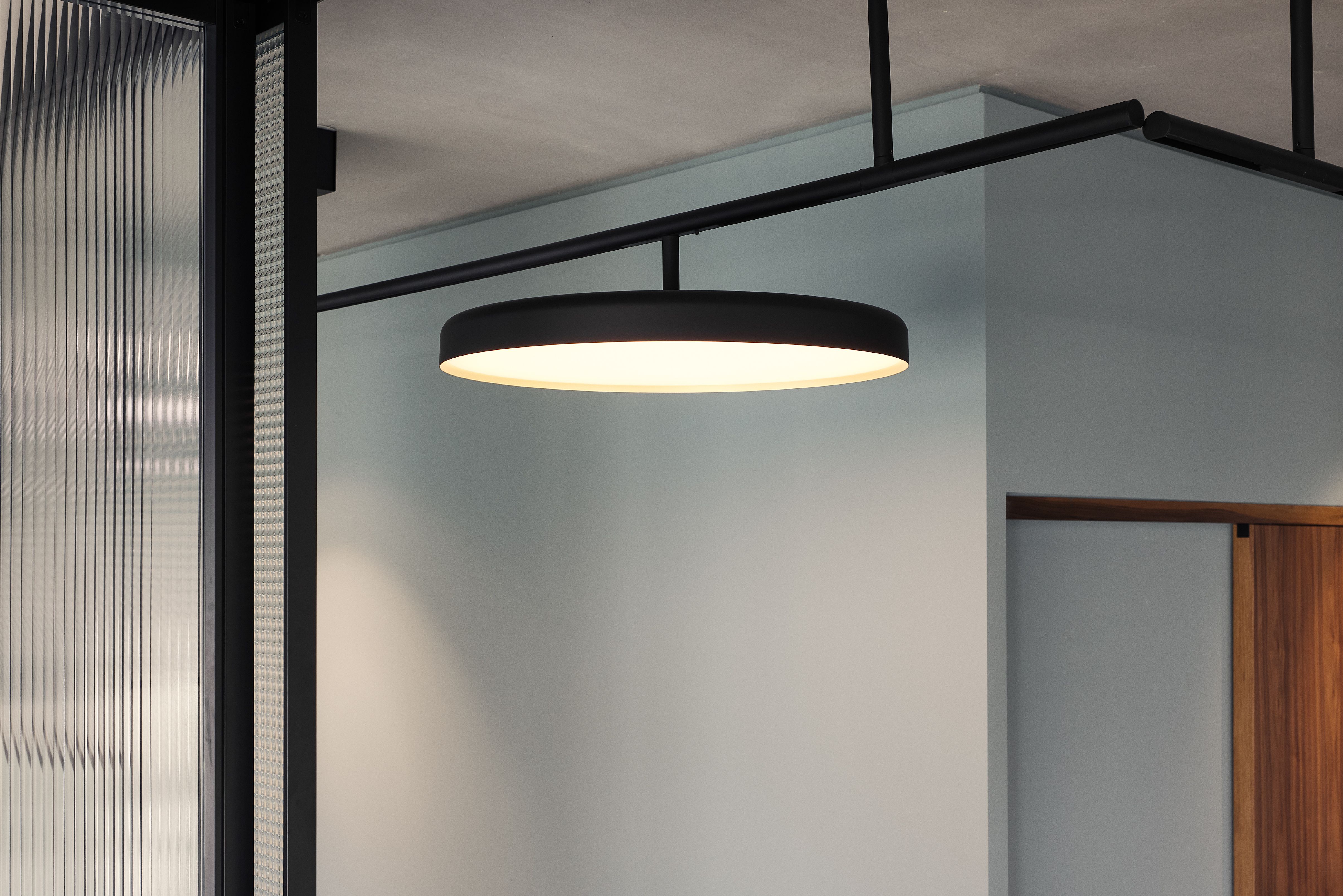 Das ganzheitliche Gestaltungskonzept der Zahnarztpraxis Kempten vereint Architektur, Innenausbau und Atmosphäre auf hohem gestalterischem Anspruch.