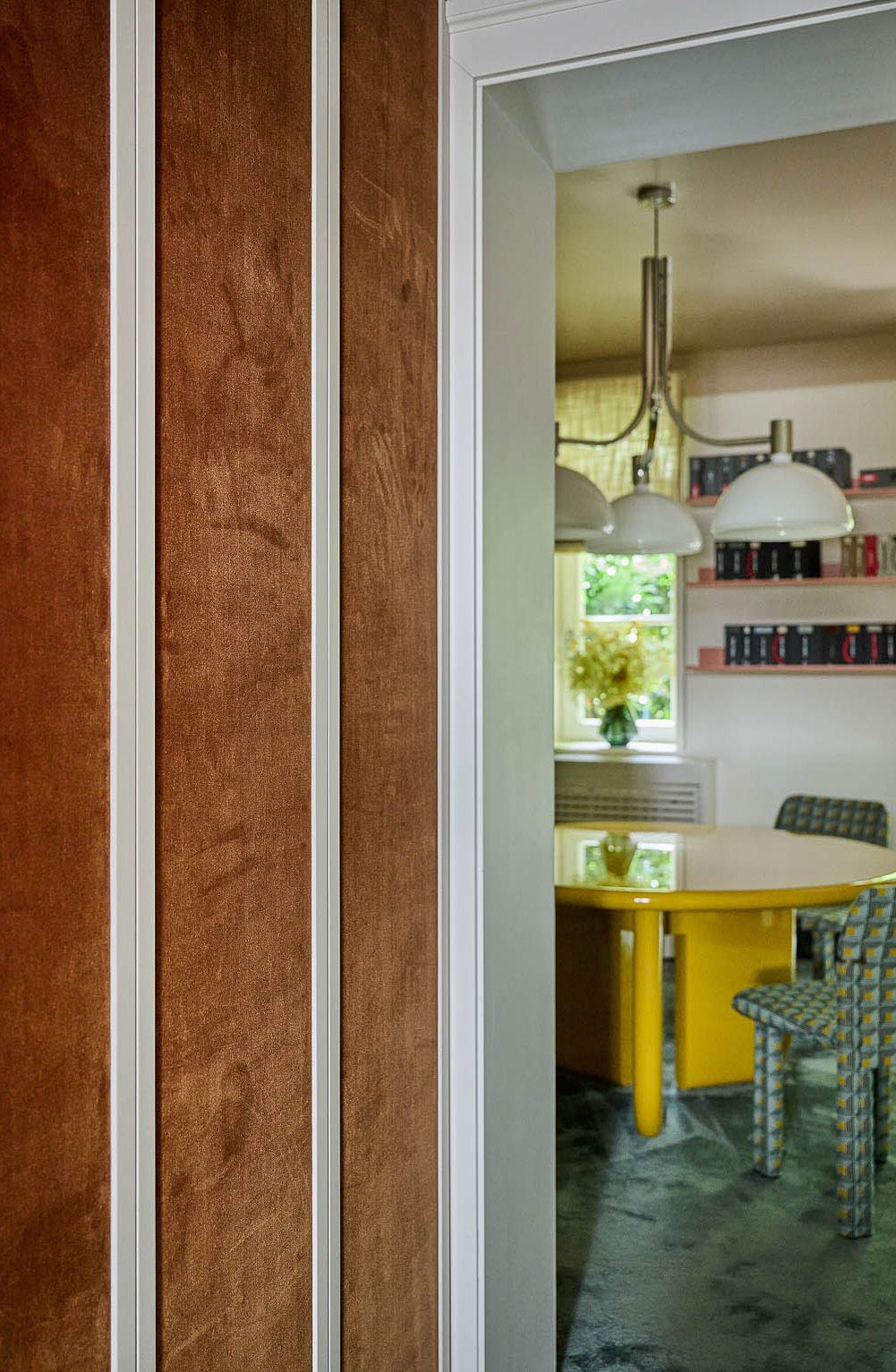 Der Übergang zum Konferenzbereich im Zimmer + Rohde Showroom wurde elegant von Stephanie Thatenhorst inszeniert.