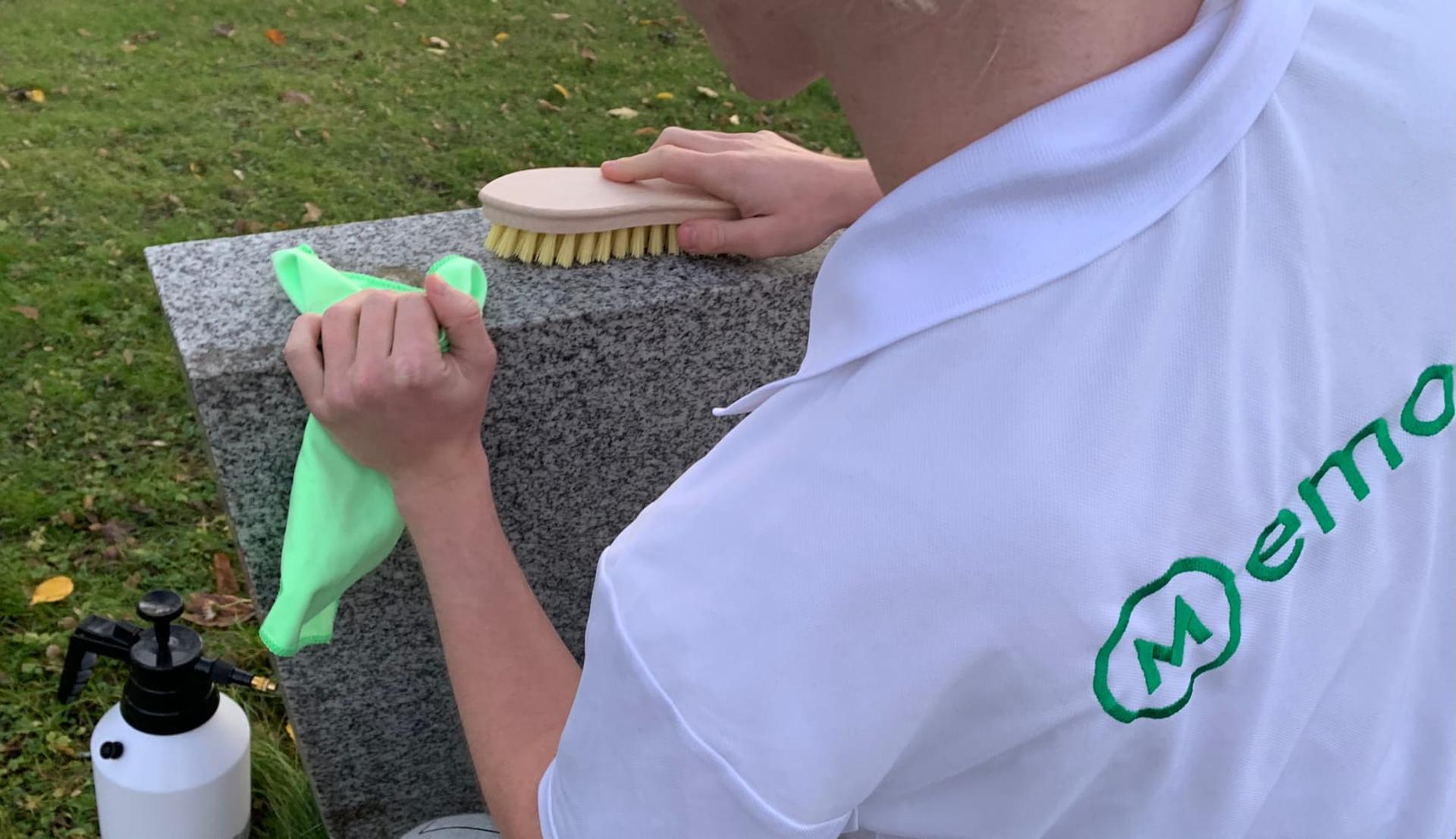 Tips för rengöring av gravstenar | Memodo