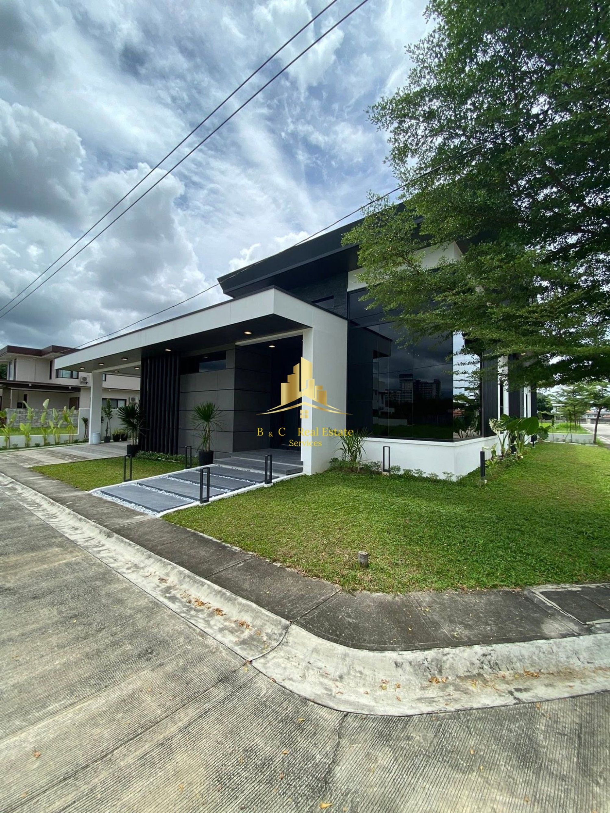Stunning Modern Bungalow House with Swimming Pool on Corner Lot in Plantation Hills Village, Angeles City, Pampanga, image 1