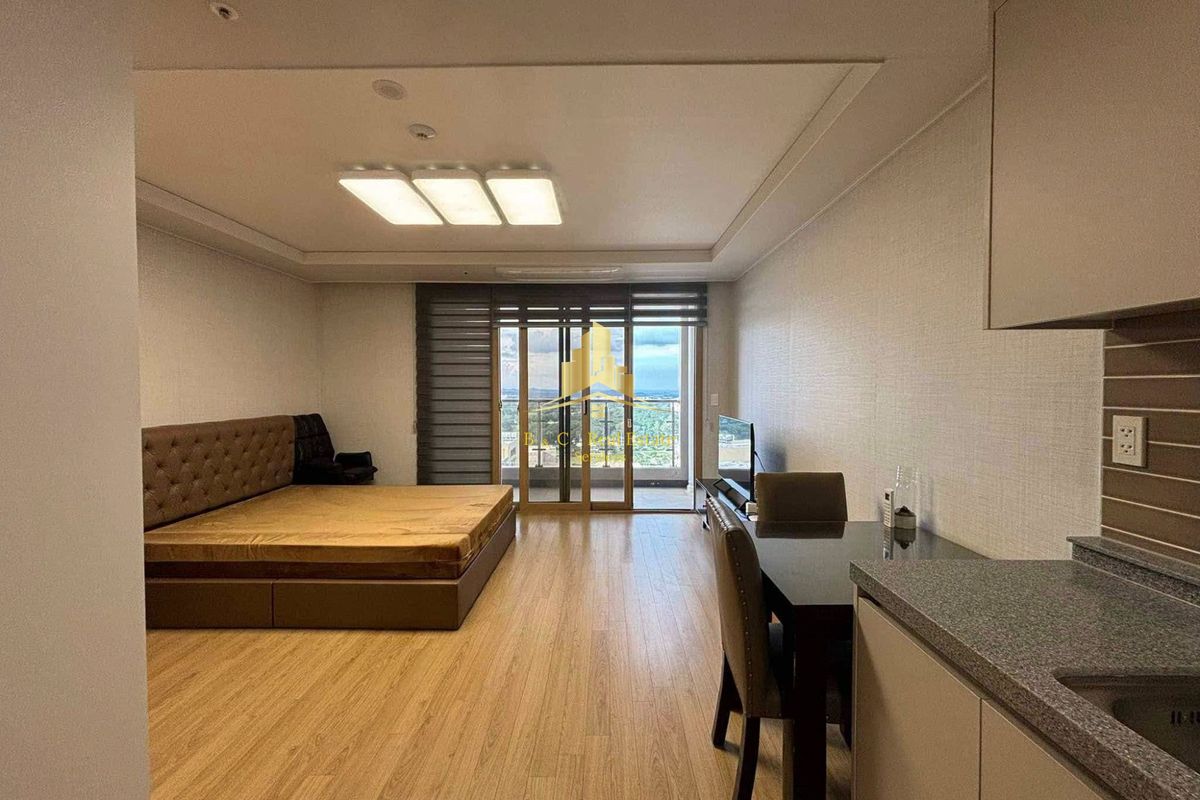 Studio Unit For Rent With Balcony in Clark, Pampanga