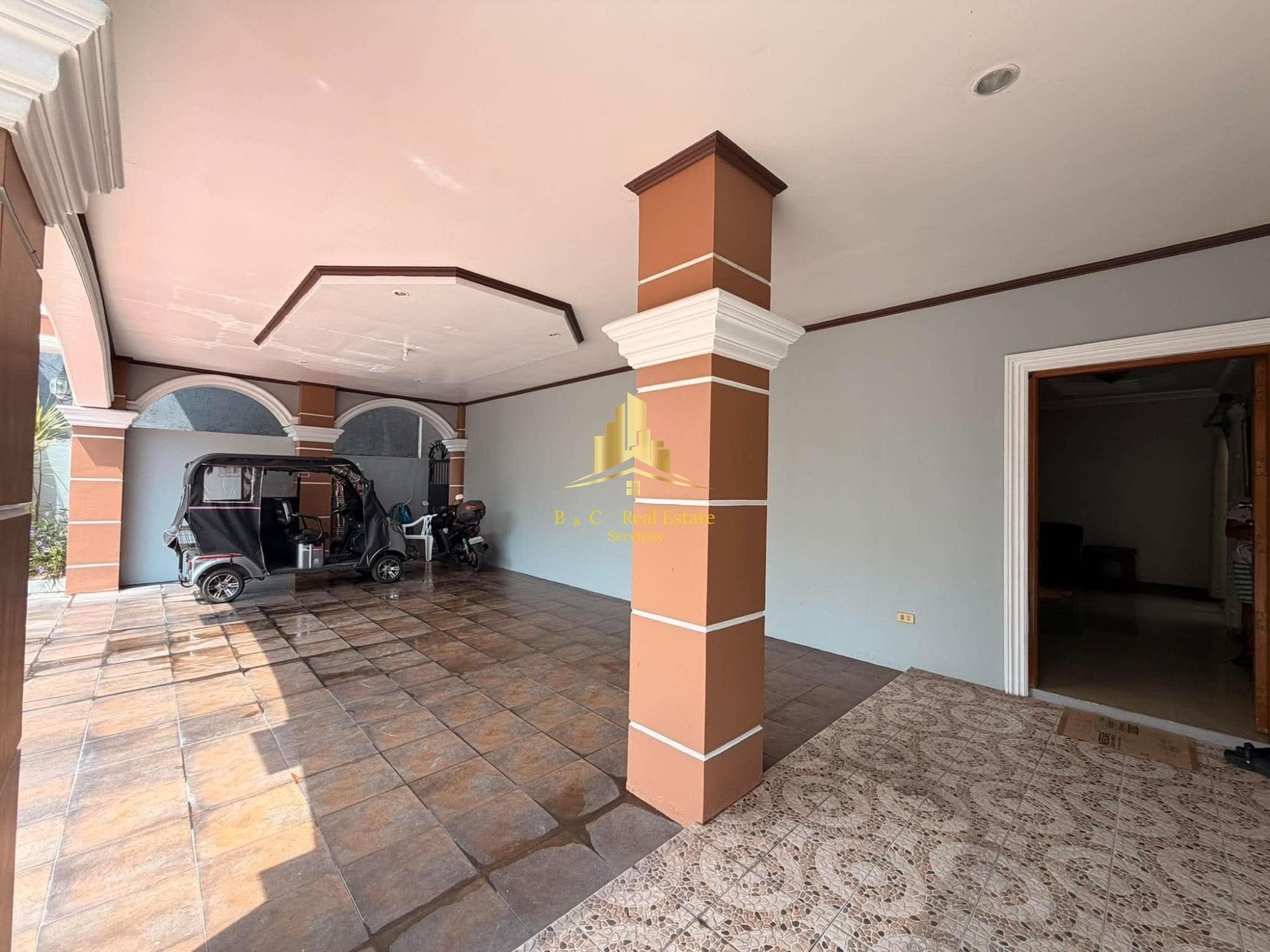 8 BR Furnished House in Hensonville, Angeles City, Pampanga, image 2