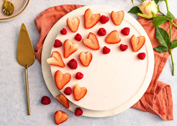 Ostekake med bringebær og oreobunn