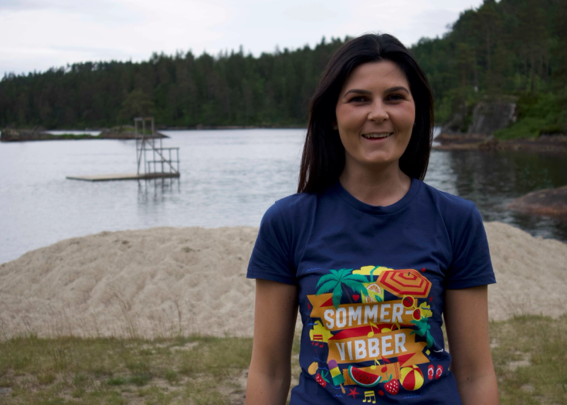 Kjøpmann Aina Mykjåland Flaten ved Ogge-vannet