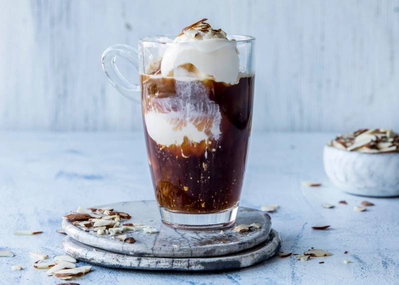 Glass med Affogato – kaffe og is