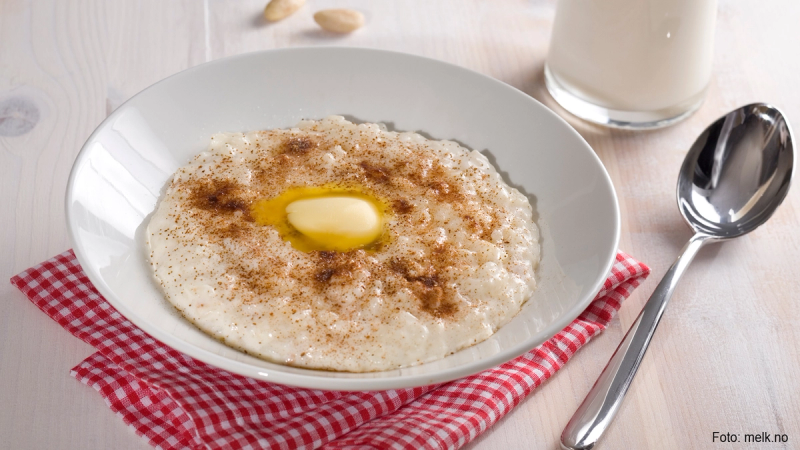 Risengrynsgrøt med smørøye, sukker og kanel
