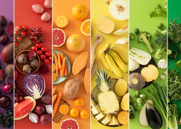 Frukt, grønt og bær i alle regnbuens farger