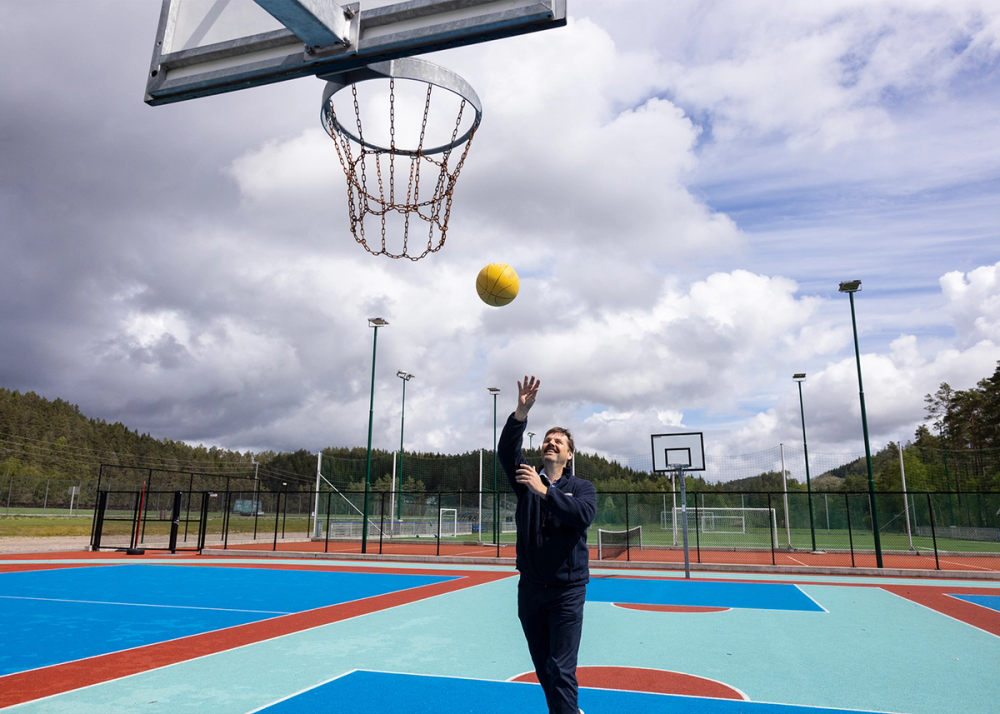 Vidar Finsådal spiller basketball i Finsland Idrettspark