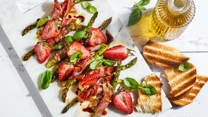 Asparges surret i spekeskinke