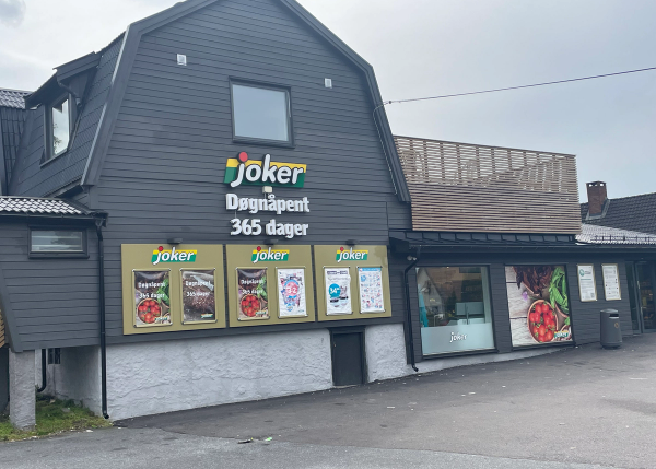 Inngangspartiet til en døgnåpen butikk