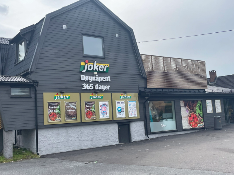 Inngangspartiet til en døgnåpen butikk