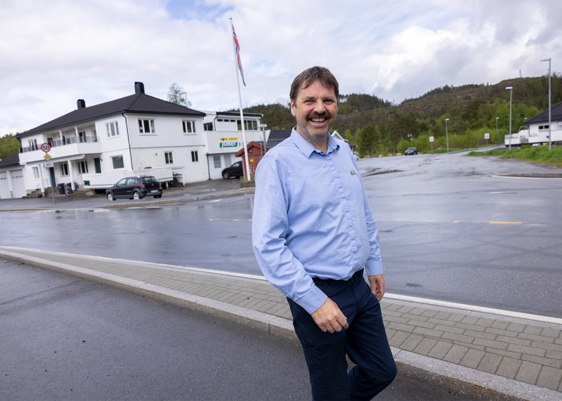 Kjøpmann Vidar Finsådal står utenfor Joker Finsland