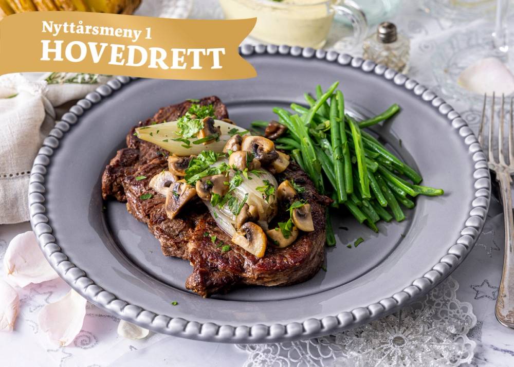 Nyttårsmeny 1 – Hovedrett: Entrecôte med aspargesbønner, bakt sjalottløk, bearnaise og hasselbackpoteter