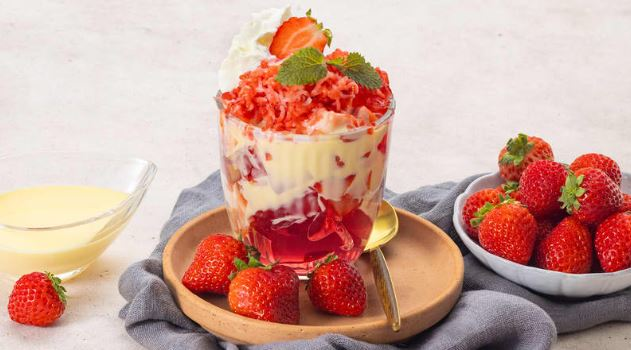 Jordbærgelé med vaniljesaus