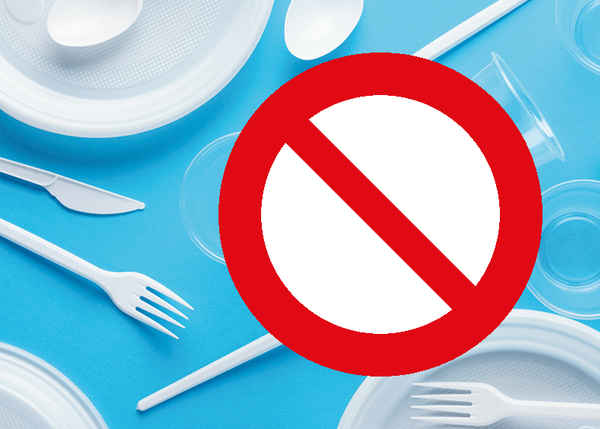 Symbol for forbud over plastbestikk, tallerkener og engangsplastprodukter på blå bakgrunn