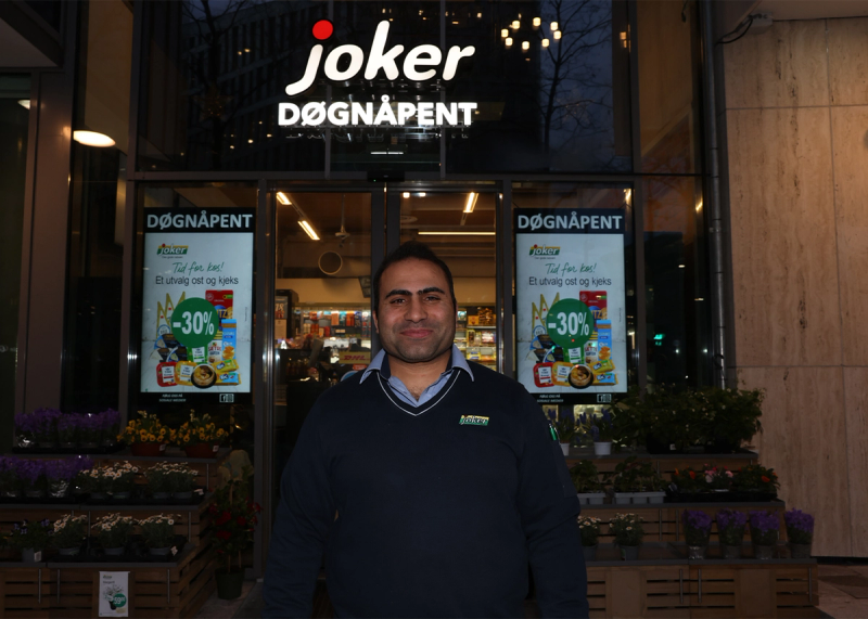 Kjøpmann Sardar Ahmadzai utenfor Joker Barcode