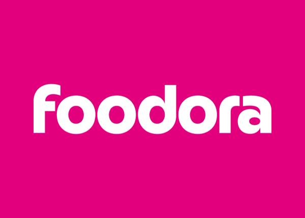Foodora logo - hvit tekst på rosa bakgrunn