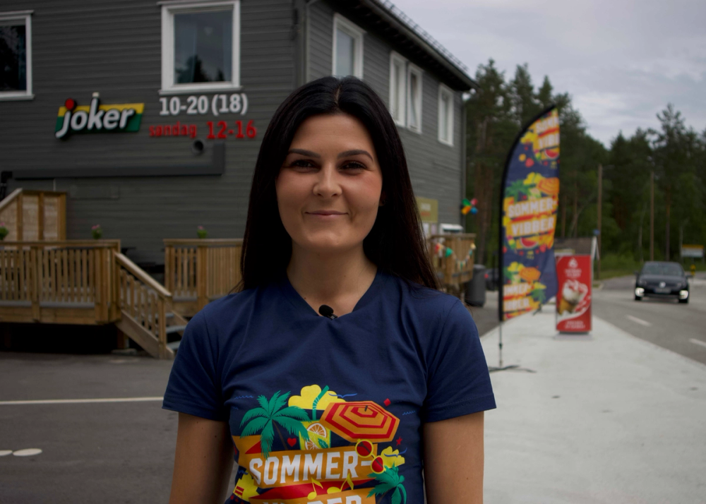 Kjøpmann Aina Mykjåland Flaten utenfor Joker Vatnestrøm