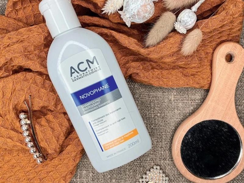 Cheveux Gras et Pellicules : La Solution ACM Novophane pour un Cuir Chevelu Sain