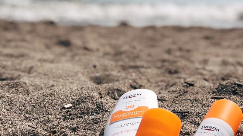 Routine Solaire Eucerin : Comment Appliquer et Réappliquer Correctement Votre Écran Solaire