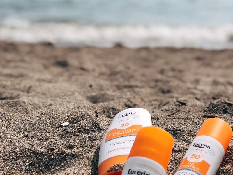 Routine Solaire Eucerin : Comment Appliquer et Réappliquer Correctement Votre Écran Solaire