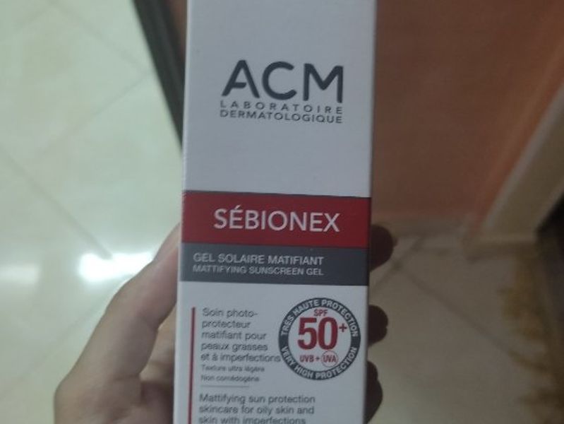 Peau Grasse et Acné : Comment ACM Sebionex Révolutionne Votre Routine