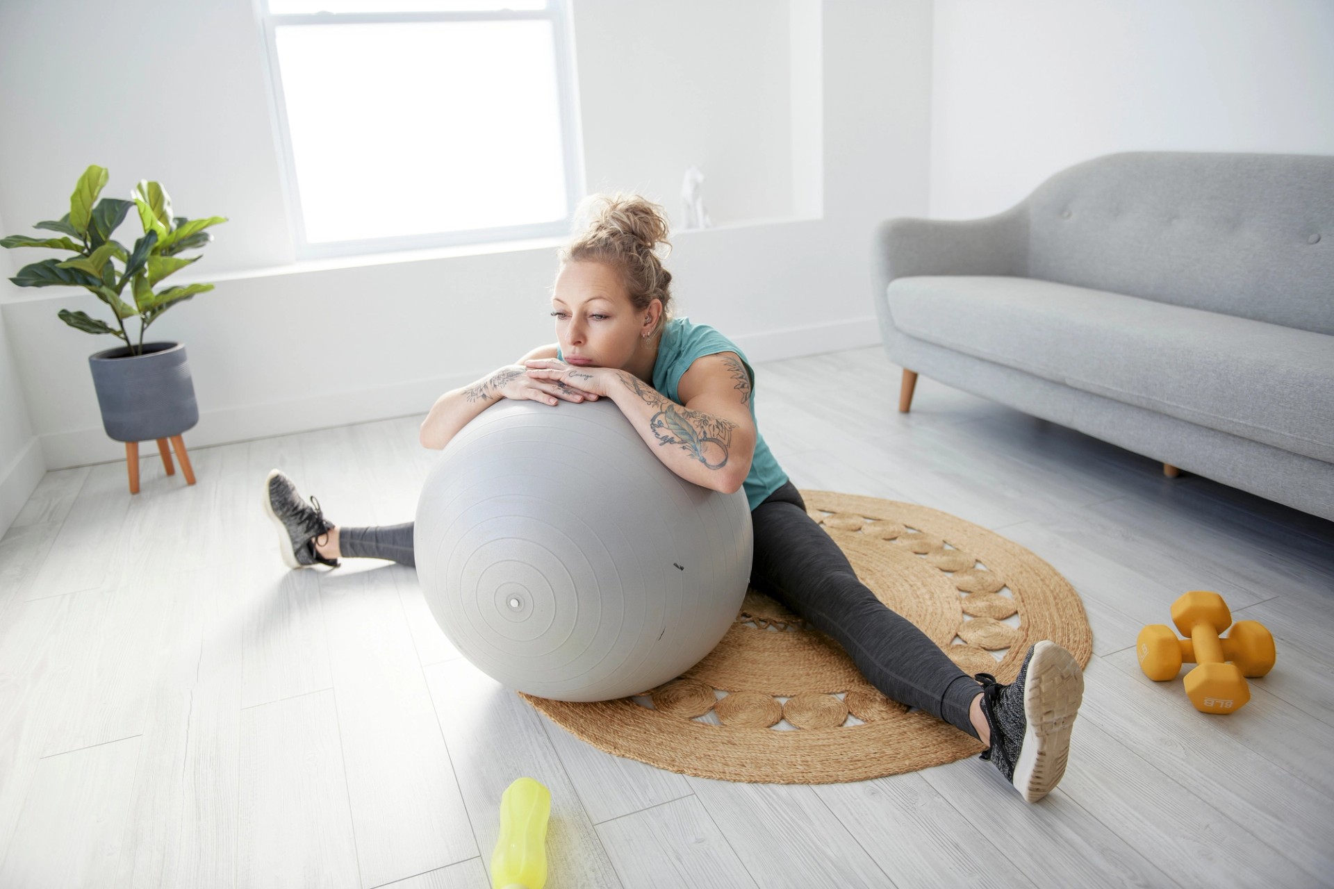 Women boring herself and struggling to exercise